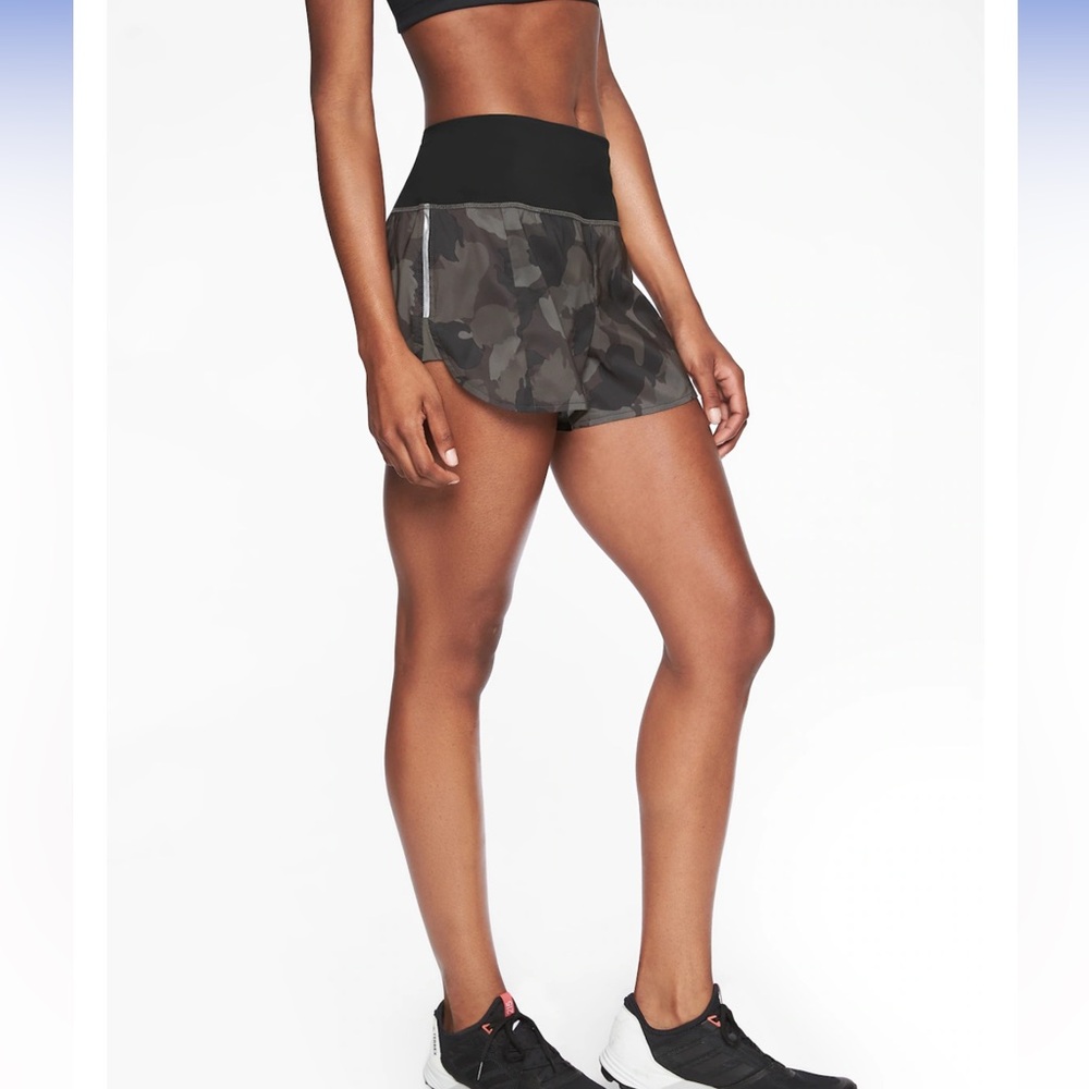 Athleta Women’s XXS Run Free Printed Short 3.5” Green Camo Shorts